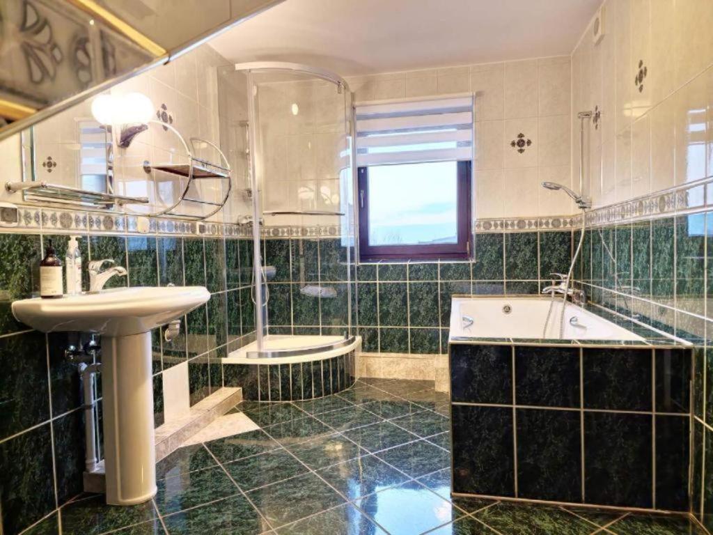 2 Laczone Z Tarasem I Balkonem - Butorowka *
